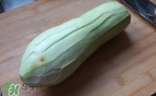 红烧茄子去皮吗,地三鲜茄子去皮吗 红烧茄子去皮吗,地三鲜茄子去皮吗