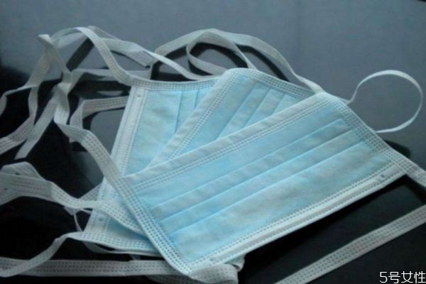 如何正确选择口罩(怎样选择合适的口罩)