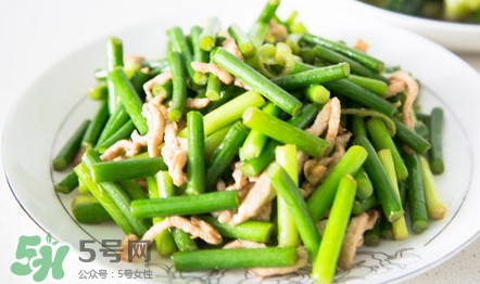 蒜苔炒什么好吃家常菜,怎样腌蒜苔又脆又好吃