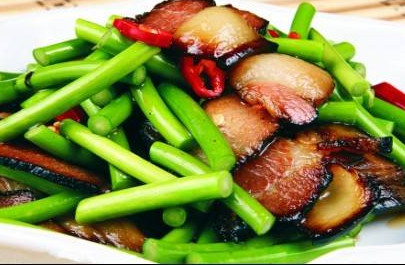 蒜苔是发物吗?,炒熟的蒜苔是发物吗