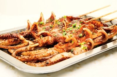 白酒配烧烤可以吃吗,白酒和烧烤一起吃的危害 白酒配烧烤可以吃吗,白酒和烧烤一起吃的危害