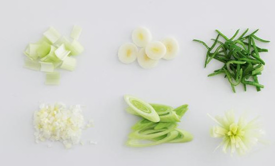 回锅肉蒜苗怎么切,蒜苗怎么切丝