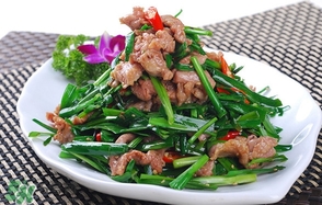 韭菜能和牛肉一起吃吗?,韭菜能和牛肉一起吃吗肚子疼怎么治