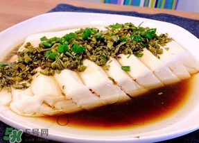 香椿炒豆腐怎么做好吃窍门,香椿炒豆腐的家常做法