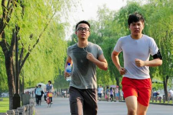 汗臭味很重是什么原因(汗臭味很重是什么原因引起的)