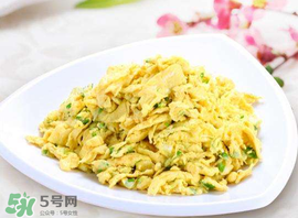 香椿炒鸡蛋有毒是真的吗,香椿炒鸡蛋的功效和禁忌