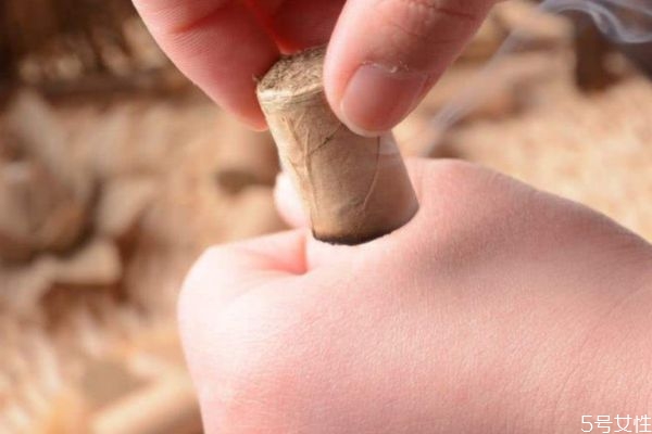 艾灸子宫多久做一次(艾灸子宫多久做一次保养)