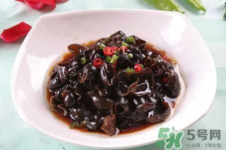 煮熟的黑木耳可以隔夜吃吗,吃黑木耳有什么功效