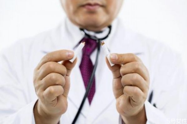 肾积水的症状有什么呢(肾积水都有什么症状)