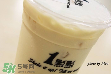 一杯奶盖茶热量,奶茶上面的奶盖热量很高吗