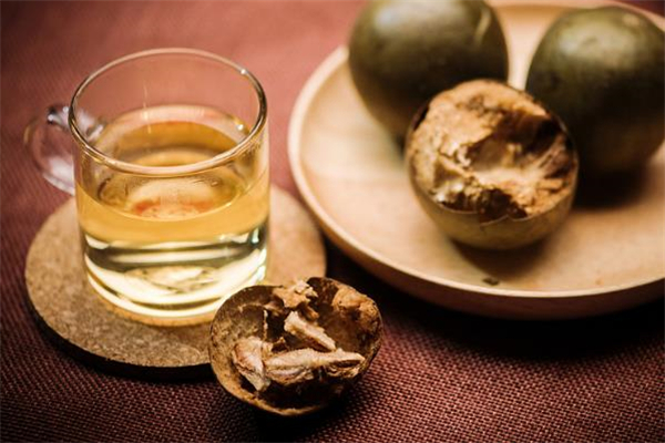 罗汉果泡水喝能治咽炎吗,罗汉果茶可以治疗咽炎吗 罗汉果泡水喝能治咽炎吗,罗汉果茶可以治疗咽炎吗