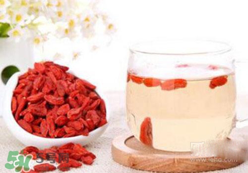 泡的枸杞子水过夜能喝吗,泡的枸杞水可以过夜吗