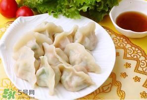 用荠菜包饺子需要焯水吗,荠菜饺子馅用不用焯水