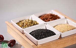 黑芝麻生吃熟吃的功效,黑芝麻生吃熟吃哪个好