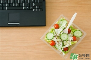 多吃黄瓜的坏处,爱吃黄瓜的人注意了,后果很...