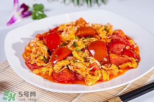 做西红柿炒鸡蛋的技巧,西红柿怎么炒蛋 做西红柿炒鸡蛋的技巧,西红柿怎么炒蛋