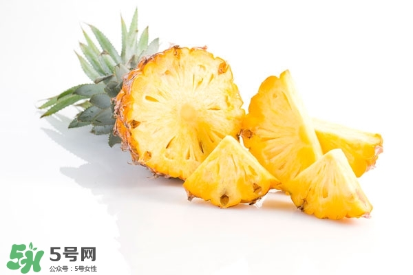 吃菠萝的好处有哪些,经常吃菠萝有什么好处和坏处