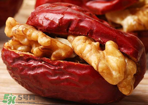 红枣夹核桃的寓意,红枣中间夹核桃叫什么