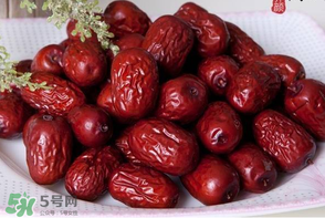 红枣吃了有点酸为什么?,红枣变酸了还能吃吗