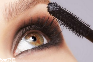 化妆水是什么时候用的(化妆水是什么时候用的 使用方法)