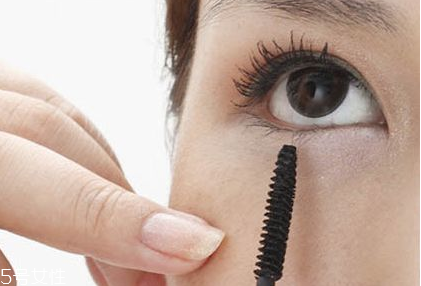 看一看化妆水知真伪(怎样鉴别化妆水的真假)