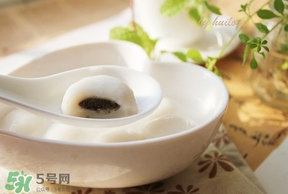 坐月子可以吃黑芝麻汤圆吗,月子期间可以吃黑芝麻汤圆吗