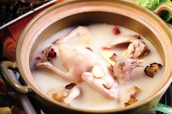 鸽子炖汤需要切块吗,炖鸽子汤需不需要切块