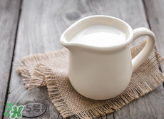 睡前喝牛奶可以长高吗,晚上睡前喝牛奶会长高吗