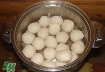 汤圆里面可以放蜂蜜吗,芝麻汤圆可以和蜂蜜一起吃吗