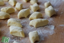 发酵好的面团怎么排气,面团很多气泡怎么解决