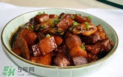 红烧肉是用冰糖还是白糖,红烧肉用冰糖还是白糖?很多人做错这一步 红烧肉是用冰糖还是白糖,红烧肉用冰糖还是白糖?很多人做错这一步