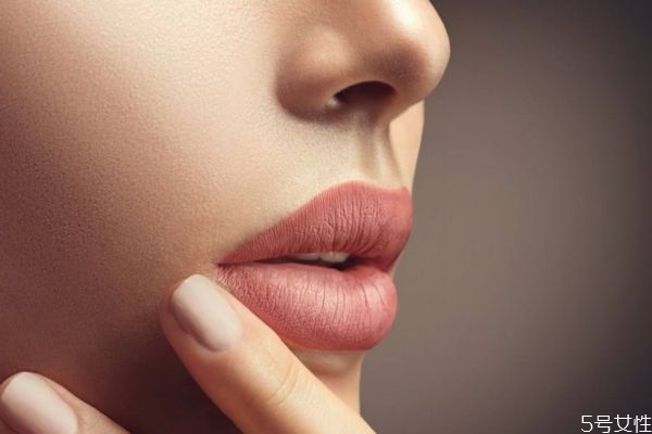 唇炎的症状有什么呢(唇炎是什么症状)