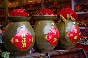 喝白酒有什么好处?有什么坏处?,每晚喝二两白酒对身体有好处吗 喝白酒有什么好处?有什么坏处?,每晚喝二两白酒对身体有好处吗