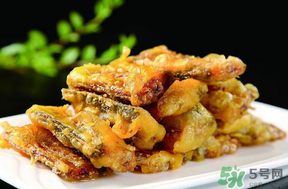 面粉炸鱼怎么做酥脆好吃,面粉炸鱼怎么做好吃