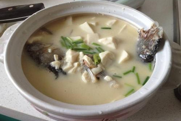 炖鱼汤用大火还是小火炖,炖鱼汤用大火还是小火 多长时间