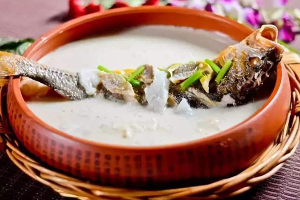 煮鱼汤是用热水还是冷水好,煮鱼汤要用冷水还是热水