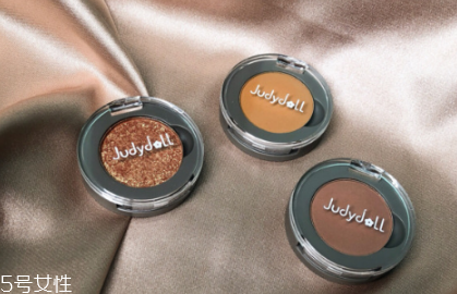 去屑洗发水和普通洗发水的区别(去屑洗发水和滋润洗发水有什么区别)