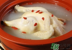 清炖鸡汤都放什么调料,炖鸡汤要放什么材料