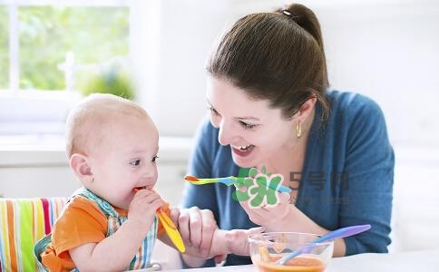 喂宝宝喝牛奶会导致贫血吗(贫血为啥不能喝牛奶)