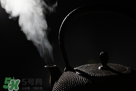 凉茶跟奶粉可以一起冲吗?,凉茶可以和奶粉搅在一起喝