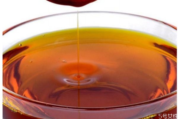 菜籽油色拉油哪个好,菜籽油是浓香的好还是纯香的好 菜籽油色拉油哪个好,菜籽油是浓香的好还是纯香的好