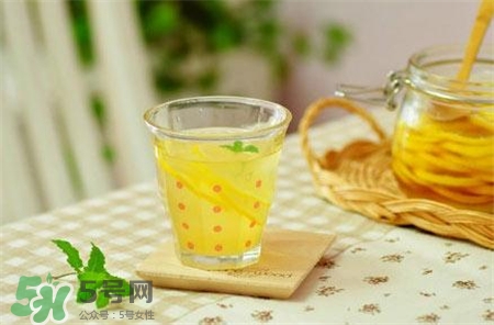 柠檬蜜的功效和作用,柠檬蜜水有什么功效