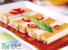 豆腐有点发酸可以吃吗,豆腐为什么发酸 豆腐有点发酸可以吃吗,豆腐为什么发酸