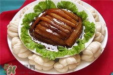 扣肉的皮怎样炸才起泡,扣肉怎么炸出肉皮起泡