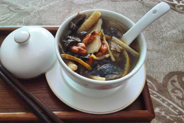 乌鸡和普通的鸡有什么区别,乌鸡和普通的鸡 乌鸡和普通的鸡有什么区别,乌鸡和普通的鸡