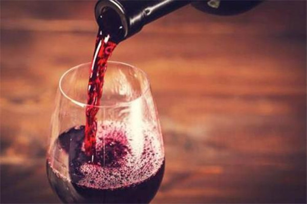 普通葡萄酒和干红的区别,干红和干红葡萄酒的区别 普通葡萄酒和干红的区别,干红和干红葡萄酒的区别