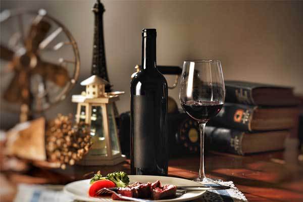 红酒打开多久就不能喝了,红酒打开了喝不完,可以放多久?