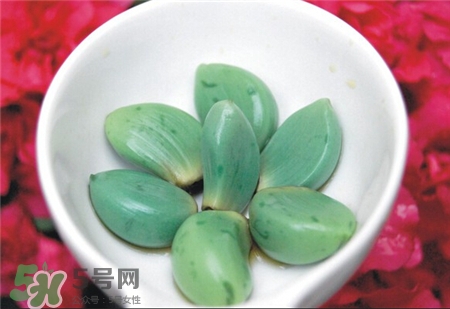 腊八蒜需要晒太阳么,腊八蒜能在太阳底下晒吗