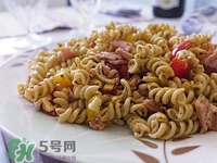 方便面泡着吃和煮着吃有什么区别,方便面是泡着吃好吃还是煮着吃