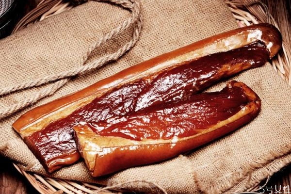 如何炒腊肉,炒腊肉是用什么方法制成的